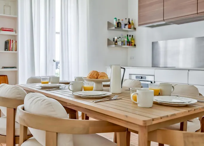 Spacious And Charming 2br - 16th *